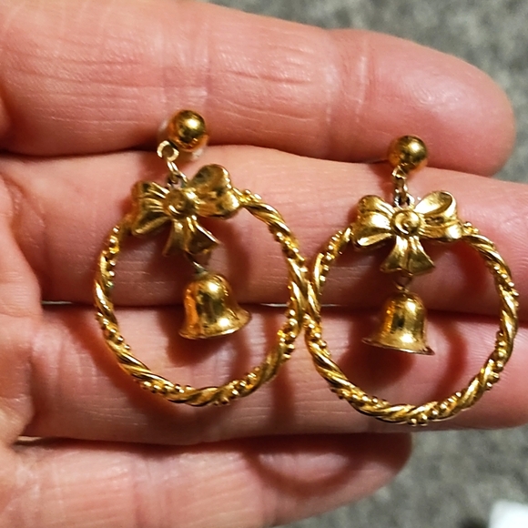 VINTAGE GOLD-TONE ROUND ROPE BELL CHRISTMAS HOLIDAY PUSH BACK 1.5" EARRINGS - Picture 3 of 8